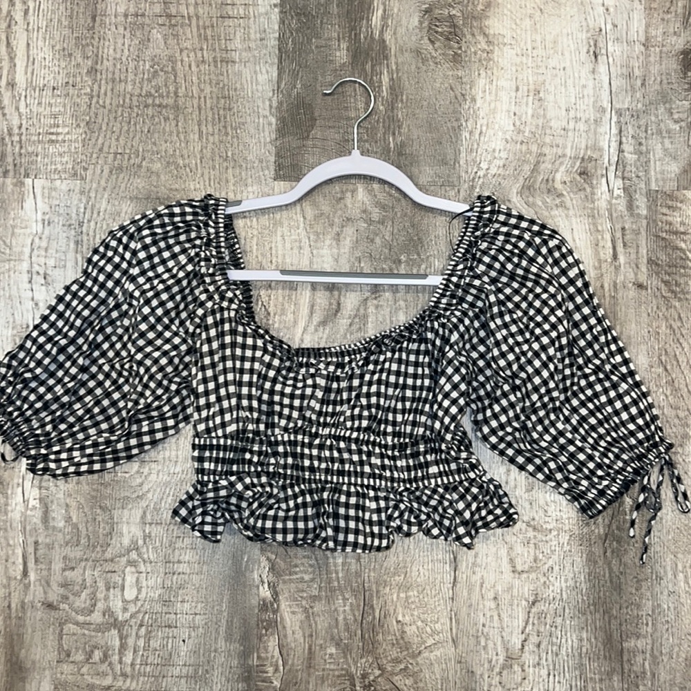 Gingham cropped top with bubble sleeve and bows